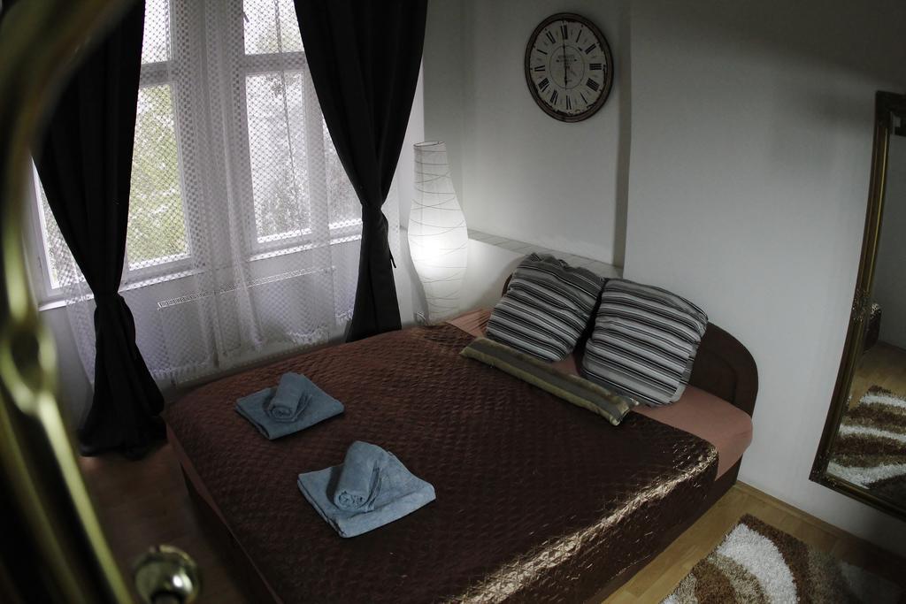 Apartman Lukas การ์โลวีวารี ภายนอก รูปภาพ